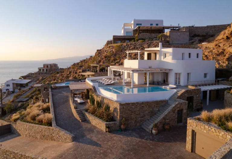 Best Private Villas for Large Groups: A Definitive Guide to Logistics & Flow
